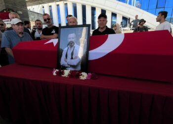 Oyuncu Serhat Kılıç, Ankara'da son yolculuğuna uğurlandı
