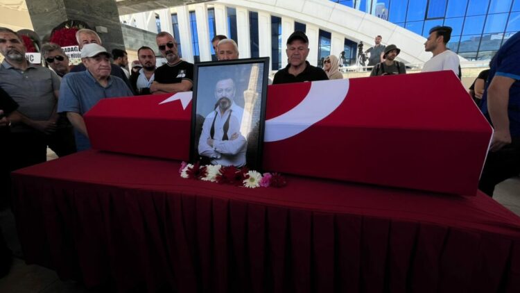 Oyuncu Serhat Kılıç, Ankara'da son yolculuğuna uğurlandı