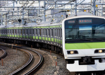 Japonya'da şiddetli yağış tren seferlerini aksattı