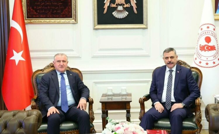 Bakanlar Çiftçi ve Bak, üniversite ve öğrenci yurtlarında alınacak güvenlik tedbirlerini değerlendirdi