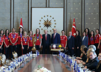 Cumhurbaşkanı Erdoğan, A Milli Kadın Voleybol Takımı'nı kabul etti