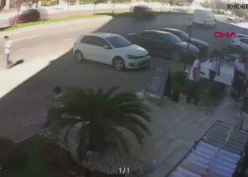 İç çamaşırından çıkardığı tabancayla 2 kadını ayaklarından vurdu