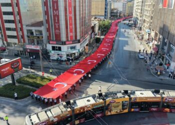 İzmir'de 9 Eylül kutlamaları 'Zafer Yürüyüşü' ile başladı