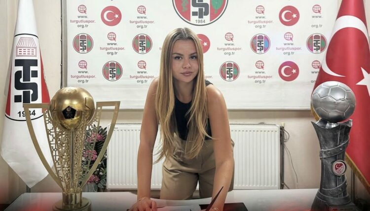 Turgutluspor'dan tarihi ilk: Takım 22 yaşındaki Zeynep Mestan'a emanet