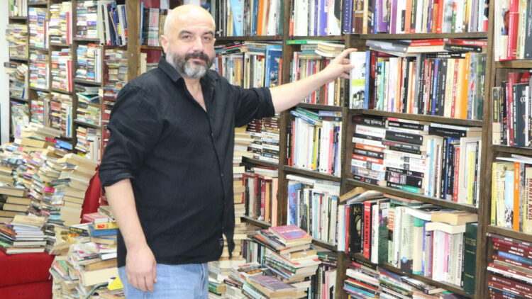 'Kitabın yerini dijital dünya tutmayacak'