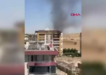 Midyat’ta 8 katlı apartmanda yangın