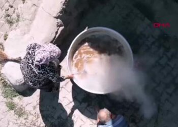 Yeşilhisar'da imece usulü pekmez geleneği
