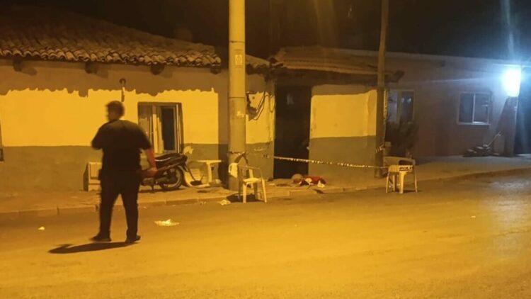 Tartıştığı eşi ve kızını bıçakla yaraladı