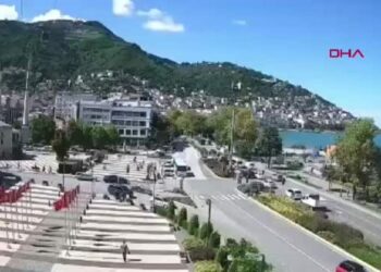 Otomobil ile çarpışan motosikletin sürücüsü yaralandı