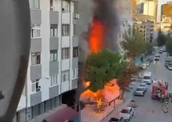 Kartal’da market alev alev yandı