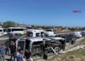 Yolcu minibüsü elektrik direğine çarptı; 1’i bebek 3 yaralı