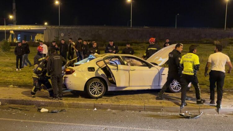 Takla atan otomobildeki 4 kişi yaralandı