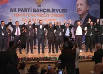 Bahçelievler'de CHP’li 3 meclis üyesi AK Parti'ye geçti