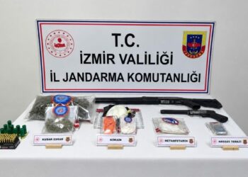 İzmir'de uyuşturucunda 1 kilo kokain ele geçirildi; 8 gözaltı