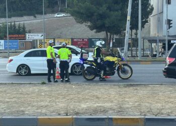 Karabük’te otomobilin çarptığı yaya ağır yaralandı; kaza anı kamerada