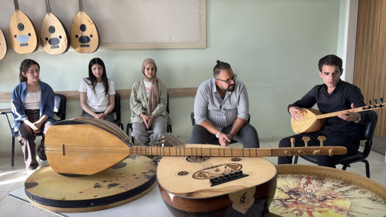 Semih öğretmenin eğitim verdiği 9 öğrenci, üniversitelerin müzik bölümüne yerleşti