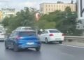 Pendik'te otomobilin çarptığı motosiklet sürücüsü yaralandı; kaza kamerada