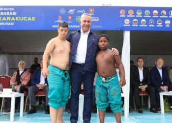 Sultangazi’de 2’nci Uluslararası Karakucak Güreşleri düzenlendi