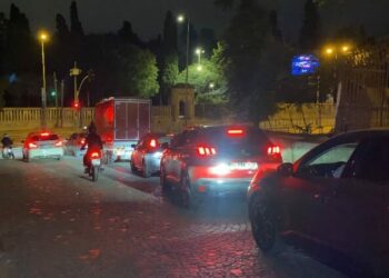 Fatih’te surlarda erkek cesedi bulundu