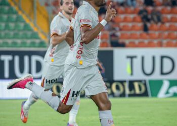 Göztepe savunmada başka hücumda başka
