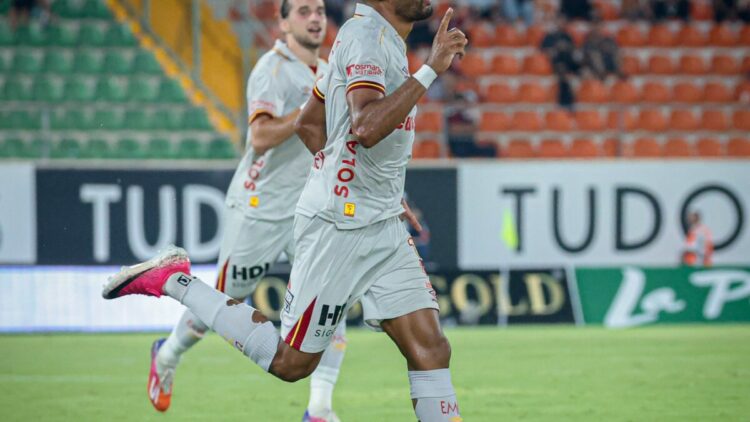 Göztepe savunmada başka hücumda başka
