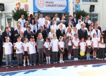 Vali Gül, ilk ders zilini çaldı