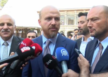 Bilal Erdoğan: Herkesin elini, taşın altına koyması lazım