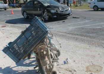 Otomobilin çarptığı motosikletin sürücüsü öldü