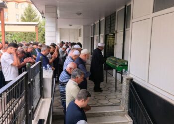 TIR ile motosikletin çarpıştığı kazada ölen 2 kişi toprağa verildi