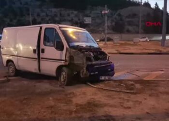 Minibüsler çarpıştı, 10 tarım işçisi yaralandı