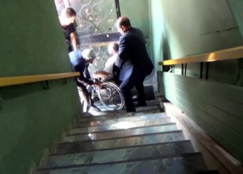 Engellilerin önündeki en büyük engel, dernek binasının merdivenleri