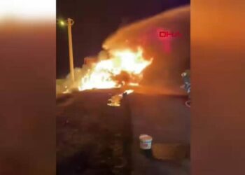 Derik'te beton bloklara çarpan TIR’ın sürücüsü yaralandı