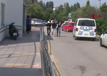 Birlikte içki içtiği çocukluk arkadaşını bıçaklayarak öldürdü