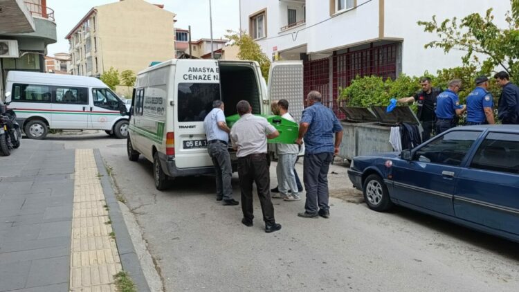 Yalnız yaşadığı evinde ölü bulundu