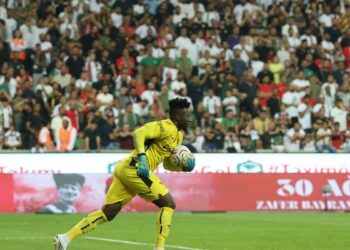 Onana hem kurtarıyor hem oyun kuruyor