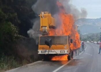 İş makinesi alev alev yandı
