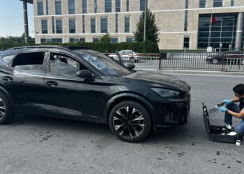 Anahtarı üzerinde unutulan otomobili çalan 4 çocuk yakalandı