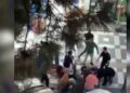 Döner bıçaklı kavga kamerada: 2 yaralı