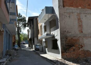 Tünel inşaatı nedeniyle tahliye ve yıkımlar, esnafın işlerini durma noktasına getirdi