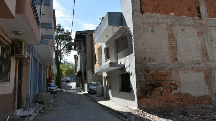 Tünel inşaatı nedeniyle tahliye ve yıkımlar, esnafın işlerini durma noktasına getirdi