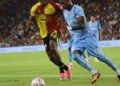 Göztepe'de golcü Armstrong formayı kaptırdı