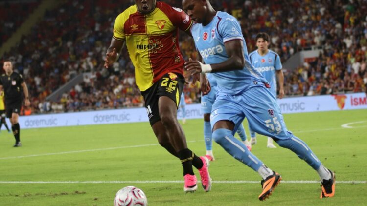 Göztepe'de golcü Armstrong formayı kaptırdı