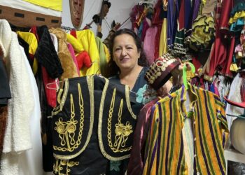 Memurluğu bıraktı, kostüm tasarımı merakını mesleğe dönüştürdü
