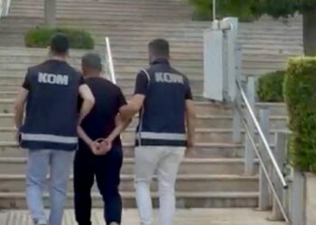 14 yıl 2 ay hapis cezasıyla aranan ihraç uzman çavuş yakalandı