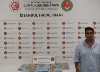 Pilot kıyafeti giyen uyuşturucu kuryesi, Bulgaristan'a kaçtı