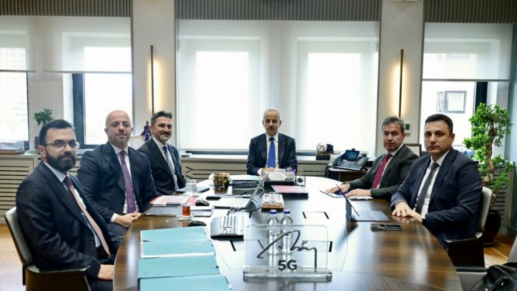 Bakan Uraloğlu, havacılık şirketlerinin temsilcilerini ağırladı