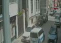 Yolcu midibüsü polis aracıyla çarpıştı