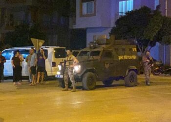 Eski eşini öldürüp, oğlunu yaraladıktan sonra kendi yaşamına son verdi