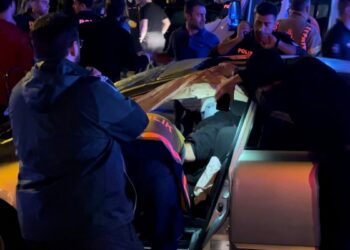 Maltepe’de iki otomobil çarpıştı: 2’si ağır 11 yaralı