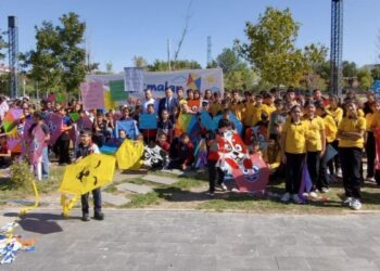 Kars'ta uçurtmalar Gazze’deki çocuklar için gökyüzüne bırakıldı